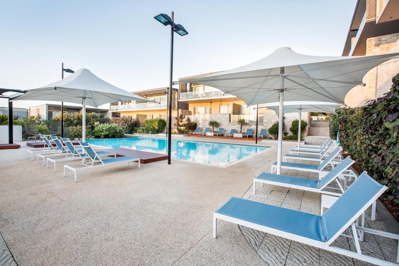 스미스 비치 리조트 얄링업 외부 사진 The pool at the hotel
