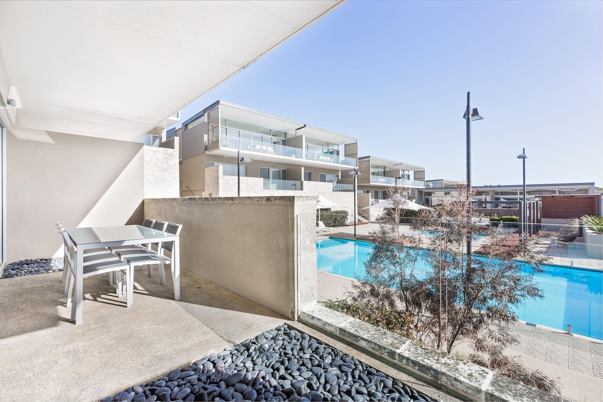 스미스 비치 리조트 얄링업 외부 사진 The pool at the hotel