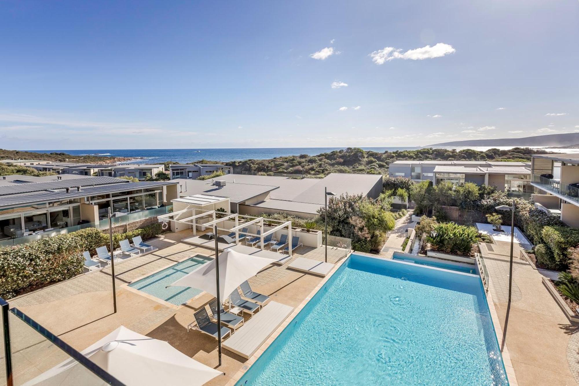 스미스 비치 리조트 얄링업 외부 사진 The pool at the Bayview Hotel