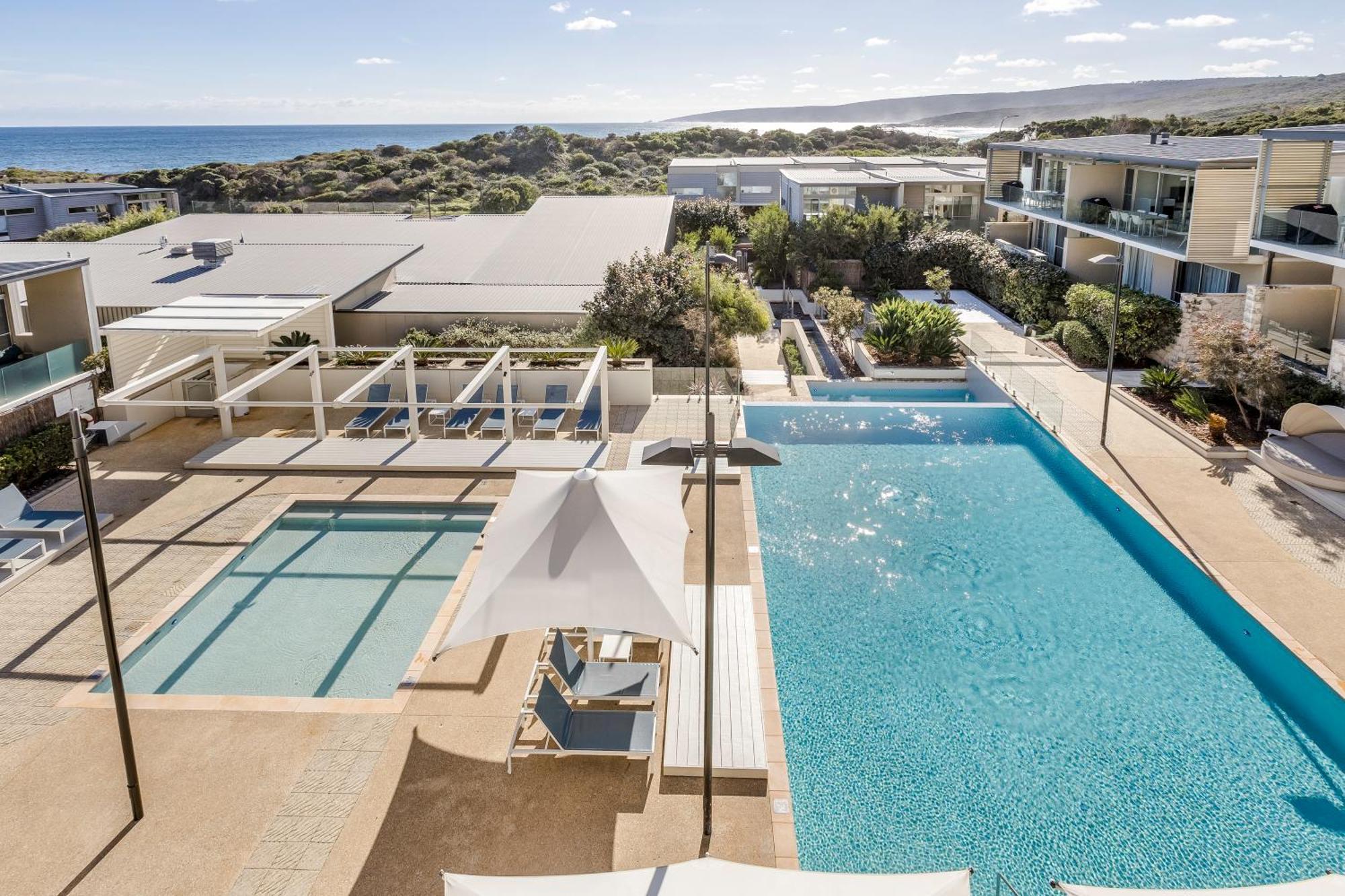 스미스 비치 리조트 얄링업 외부 사진 The swimming pool at the resort