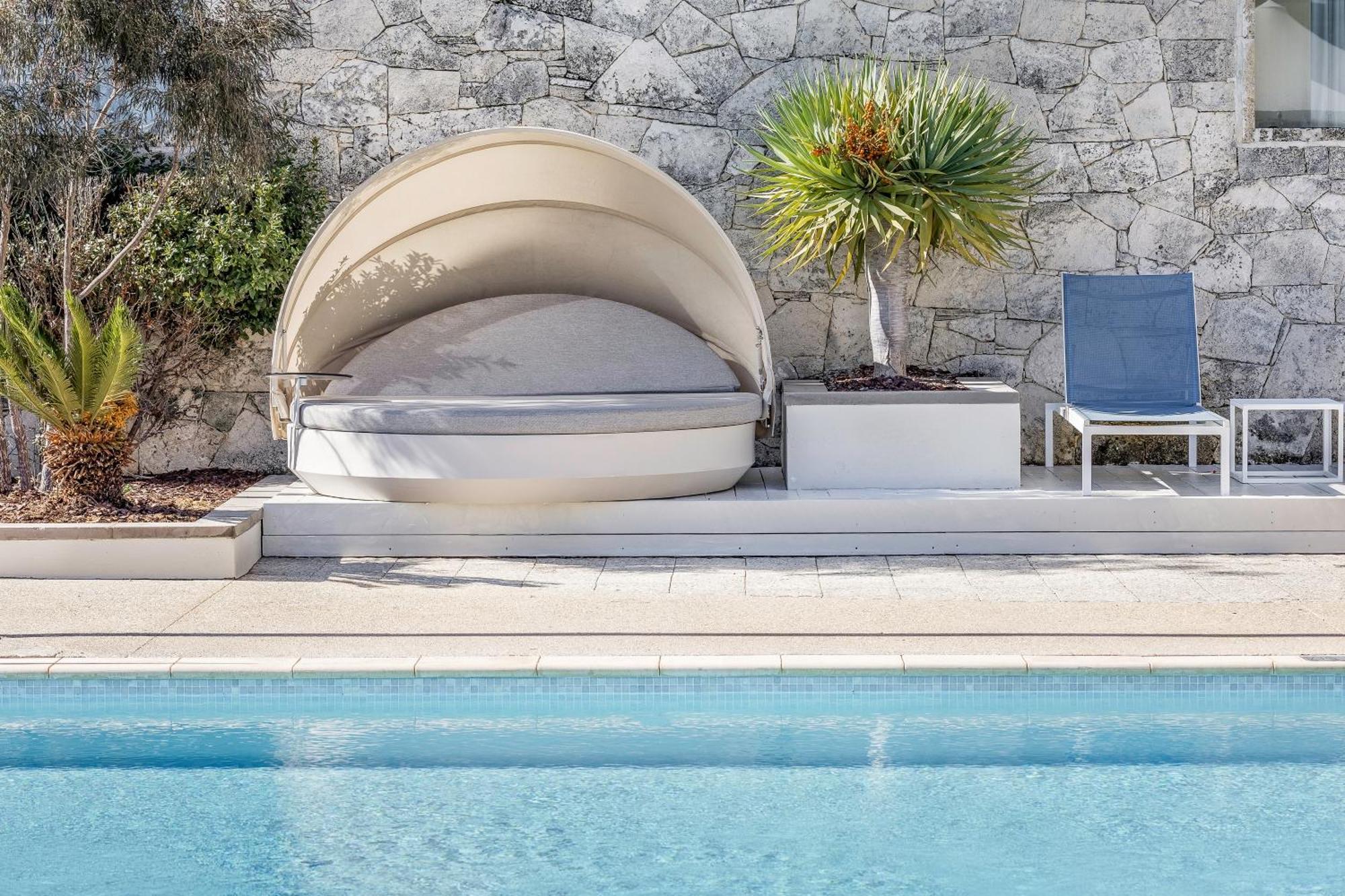 스미스 비치 리조트 얄링업 외부 사진 A poolside cabana