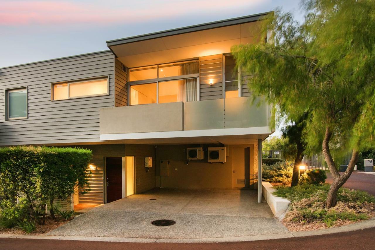 스미스 비치 리조트 얄링업 외부 사진 A modern house in the suburb of Toorak, Melbourne, Australia