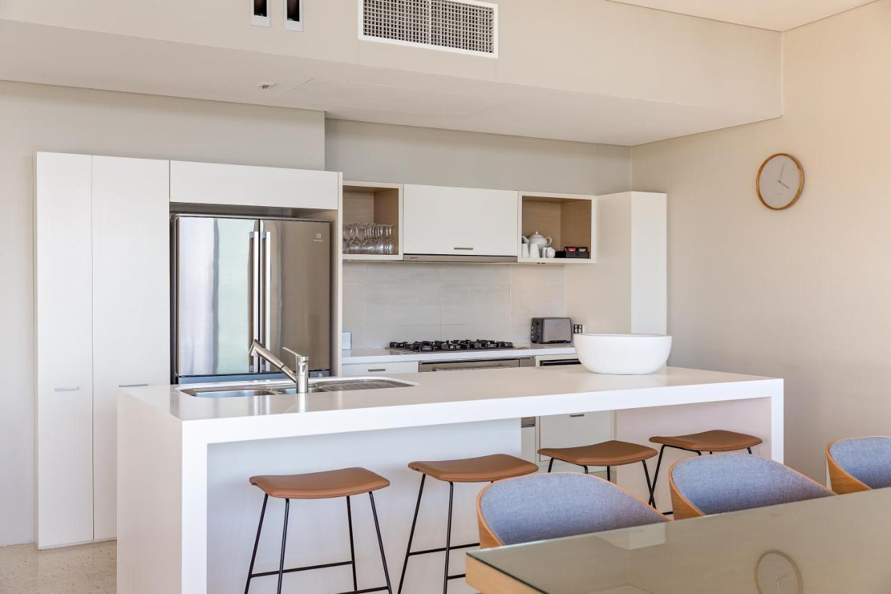 스미스 비치 리조트 얄링업 외부 사진 A kitchen in a typical apartment
