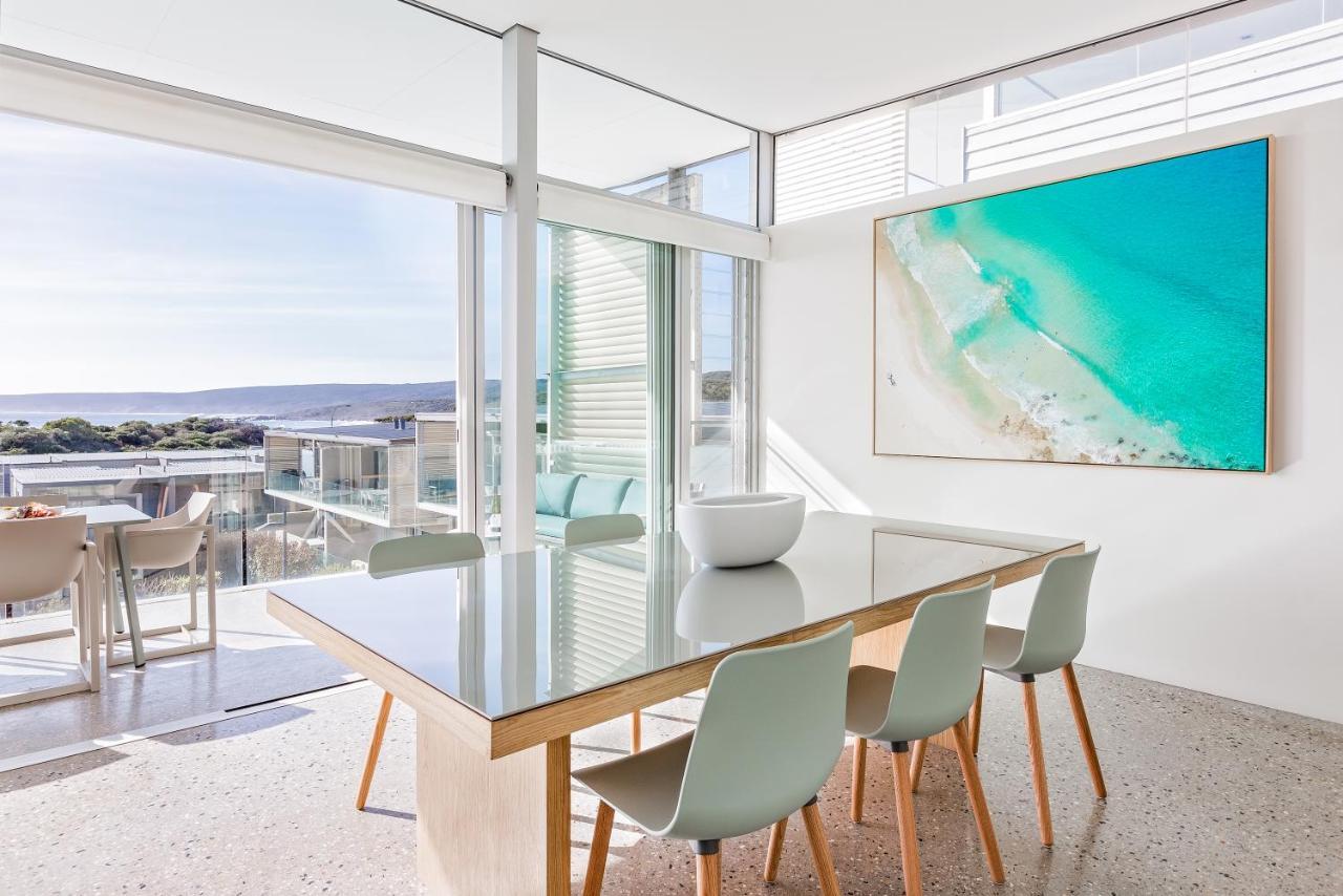 스미스 비치 리조트 얄링업 외부 사진 The interior of a typical apartment at the complex